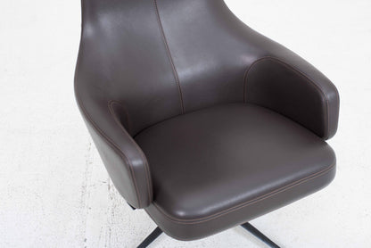 Fauteuil et ottoman Vitra Grand Repos par Antonio Citterio
