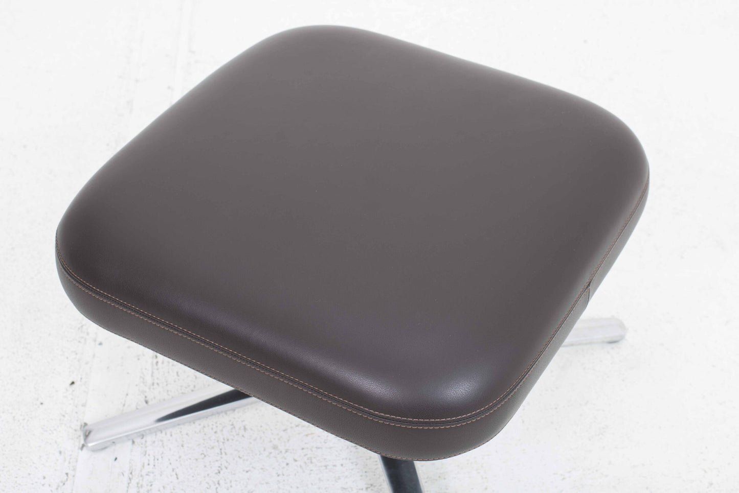 Fauteuil et ottoman Vitra Grand Repos par Antonio Citterio