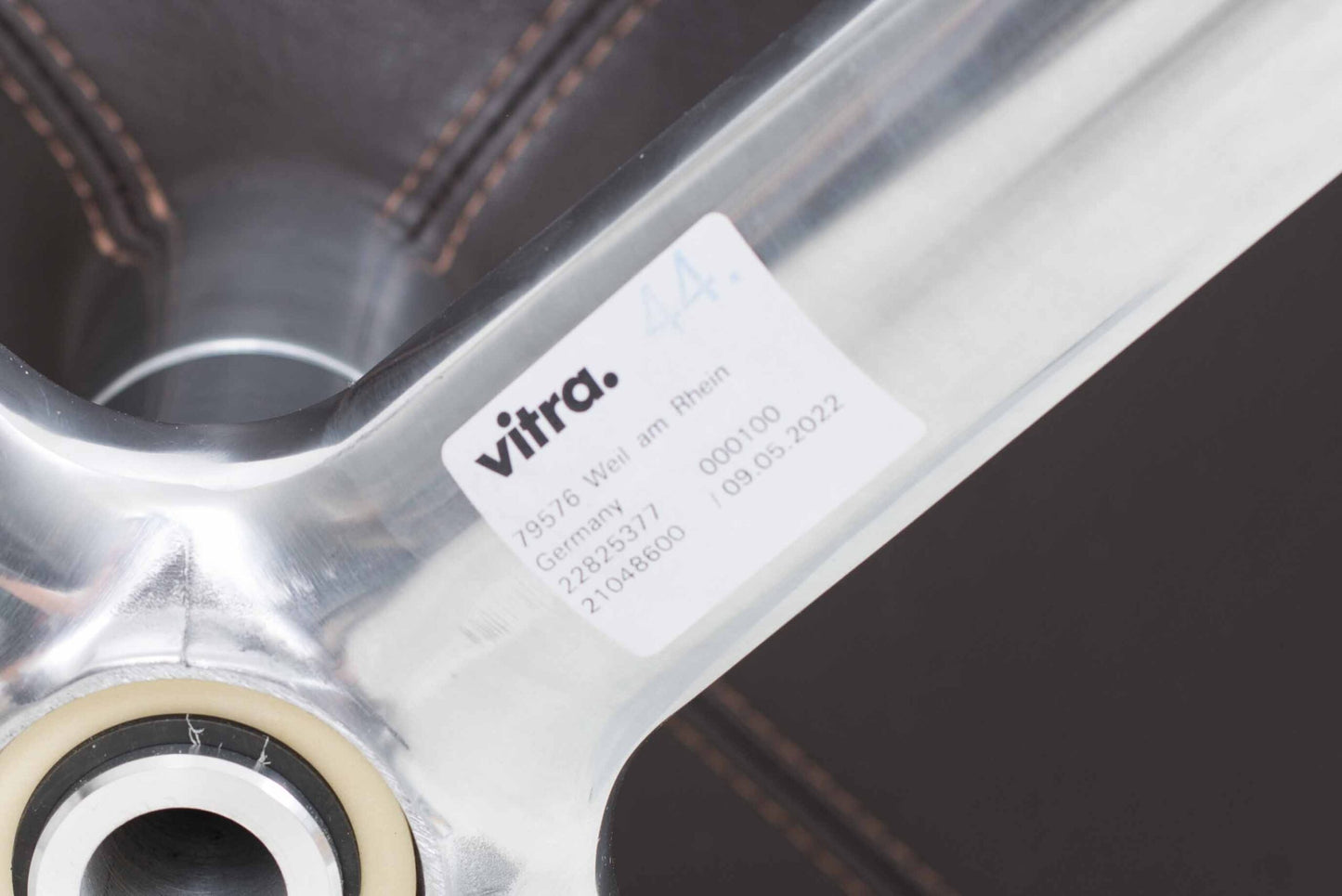 Fauteuil et ottoman Vitra Grand Repos par Antonio Citterio