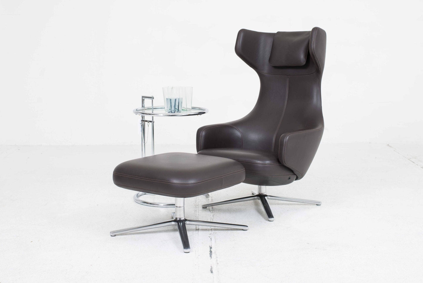 Fauteuil et ottoman Vitra Grand Repos par Antonio Citterio