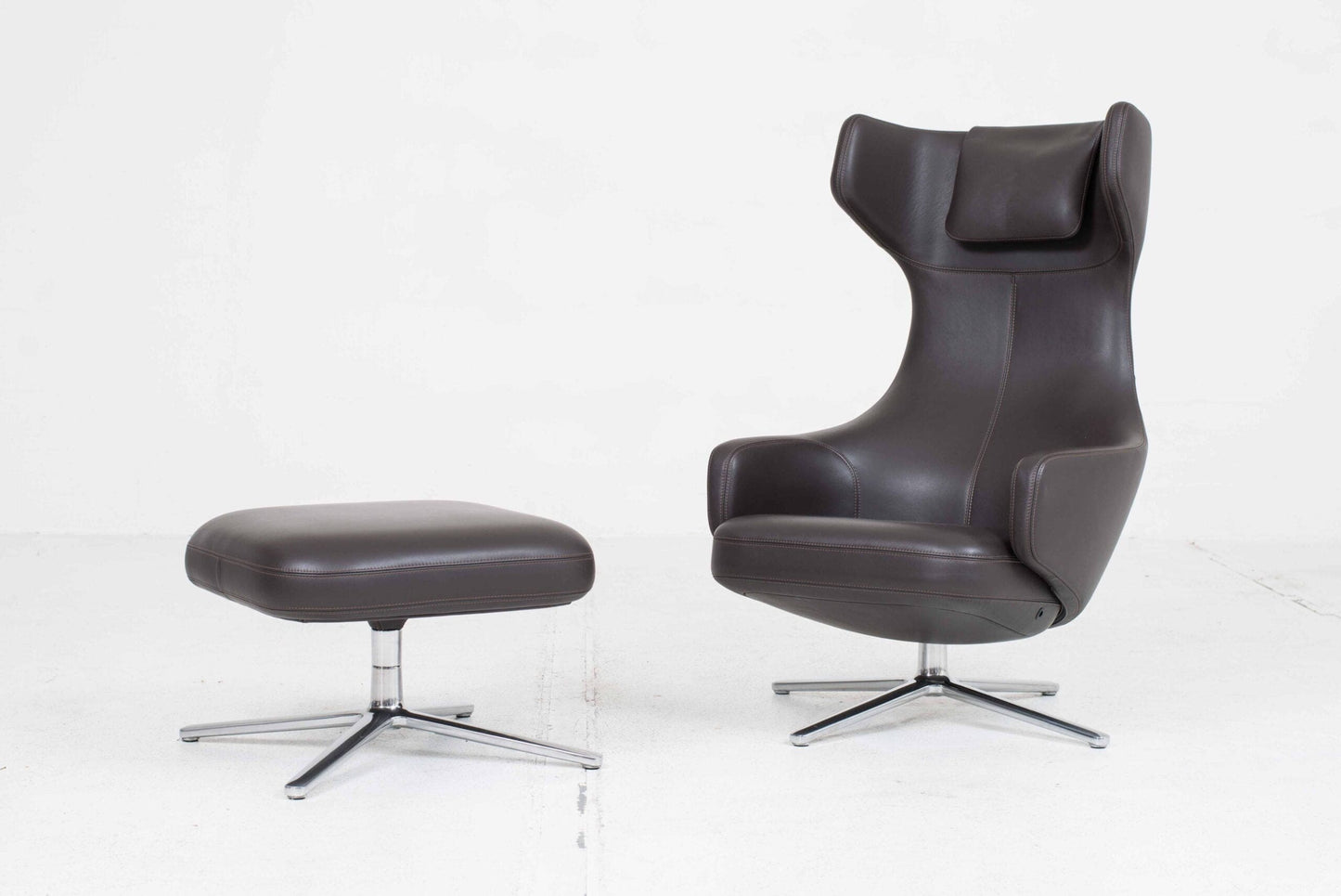 Fauteuil et ottoman Vitra Grand Repos par Antonio Citterio