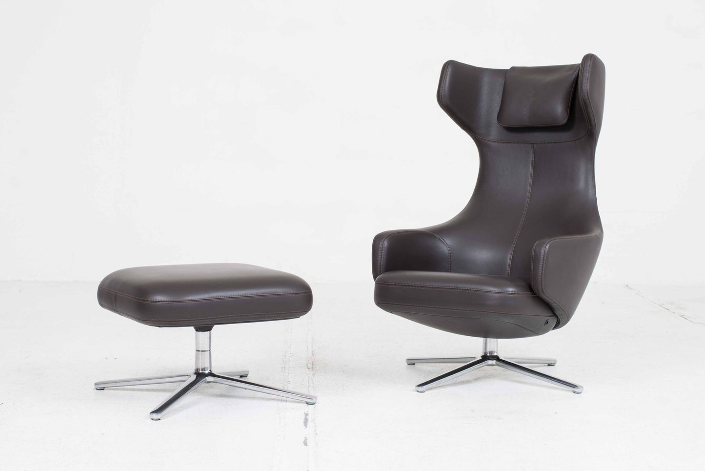 Fauteuil et ottoman Vitra Grand Repos par Antonio Citterio