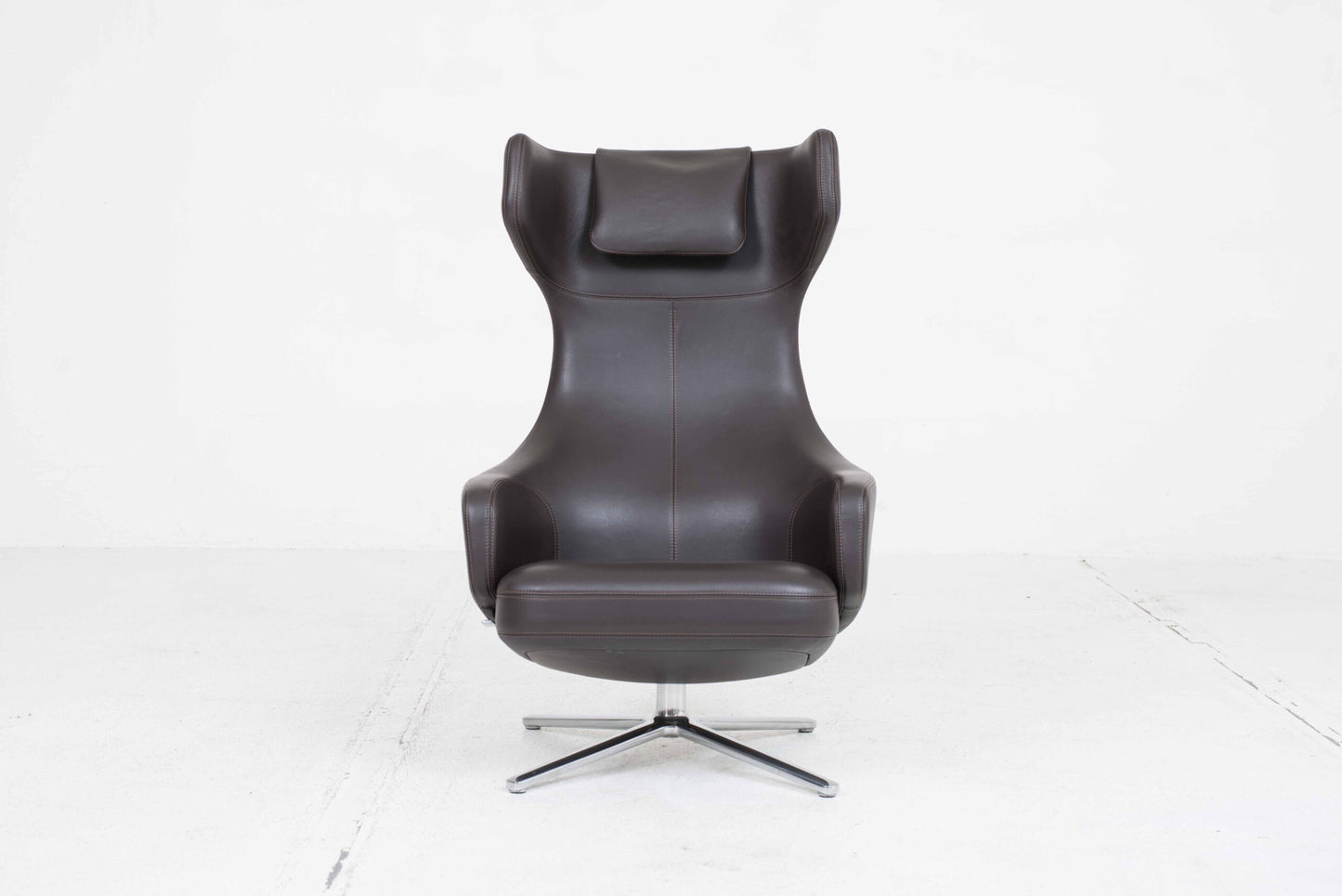 Fauteuil et ottoman Vitra Grand Repos par Antonio Citterio