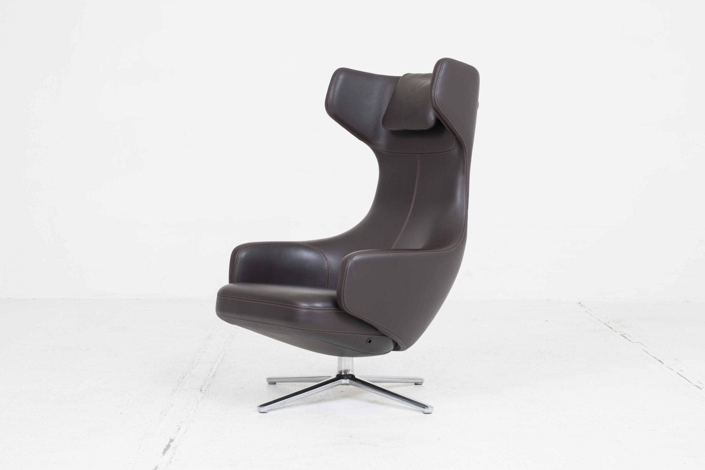 Fauteuil et ottoman Vitra Grand Repos par Antonio Citterio