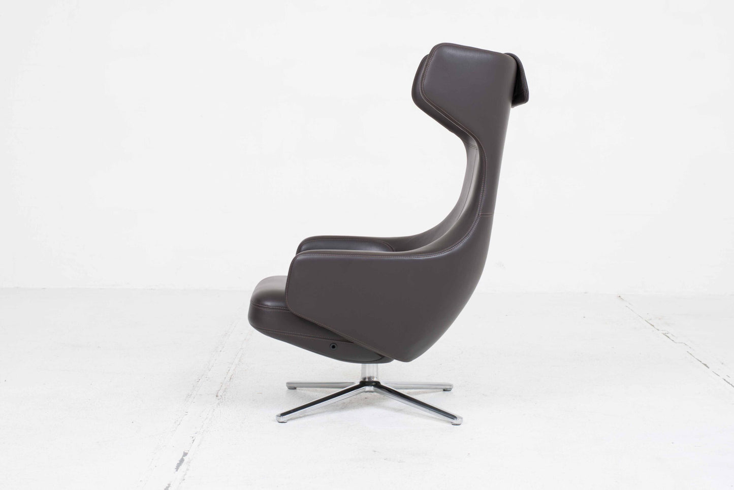 Fauteuil et ottoman Vitra Grand Repos par Antonio Citterio