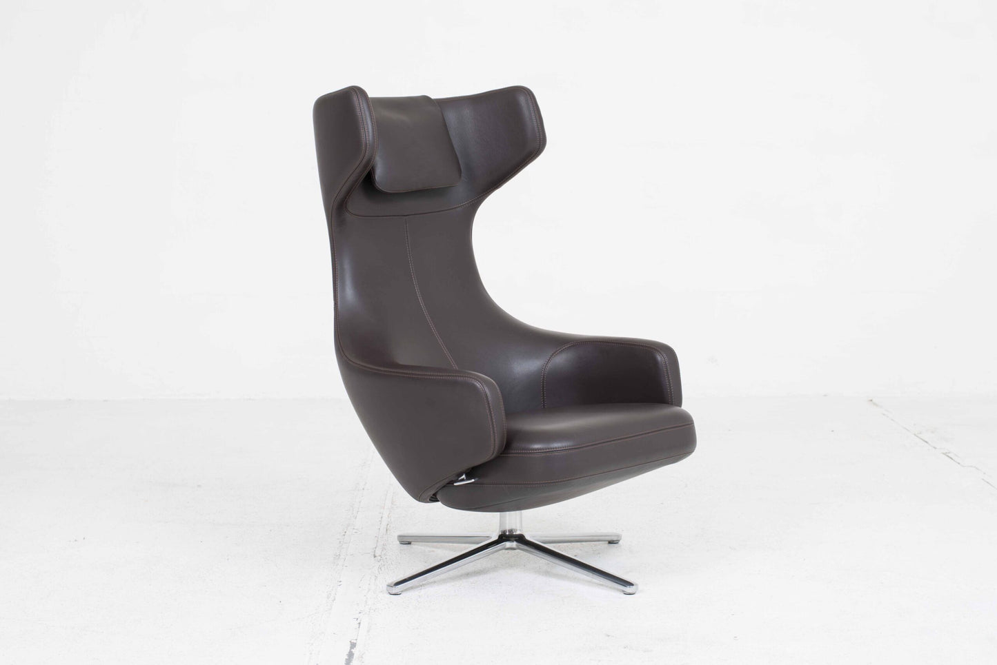 Fauteuil et ottoman Vitra Grand Repos par Antonio Citterio
