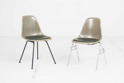 Chaise d'appoint vintage DSS en fibre de verre par Charles Eames pour Vitra en kaki