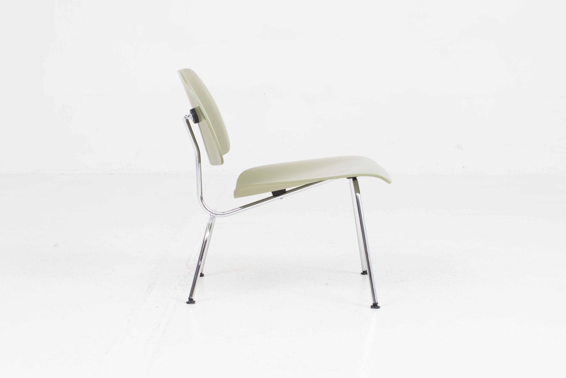 Vintage Loungesessel LCM von Charles und Ray Eames für Vitra, Schilfgrün
