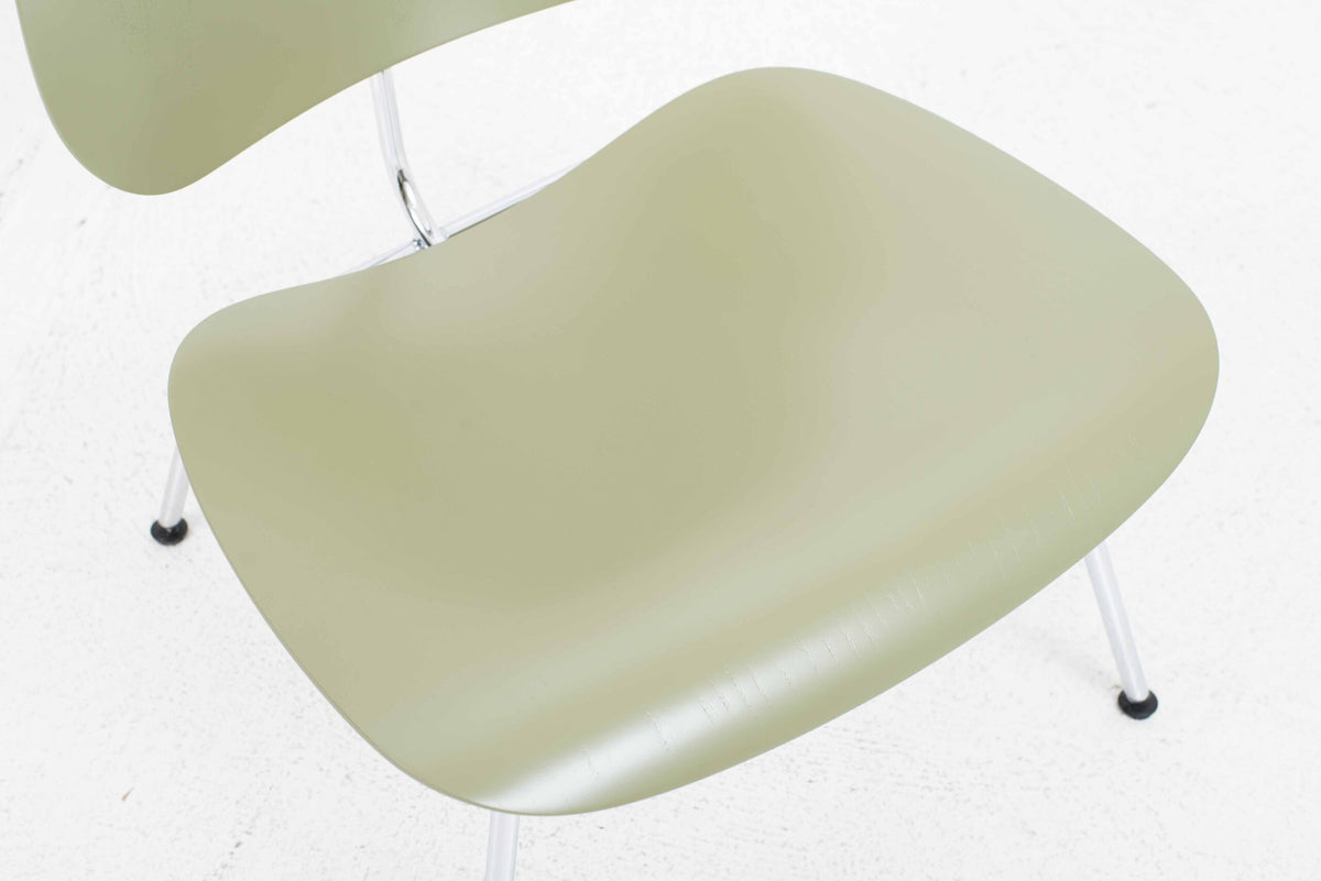 Vintage Loungesessel LCM von Charles und Ray Eames für Vitra, Schilfgrün