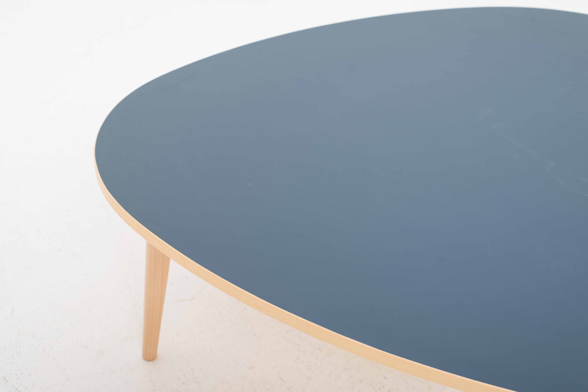 Vintage Couchtisch Dreirundtisch von Max Bill für wb form Smokey Blue