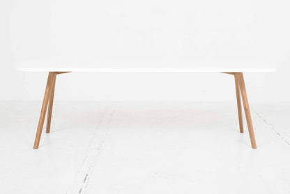 Table WOGG 43 par Jörg Boner pour WOGG