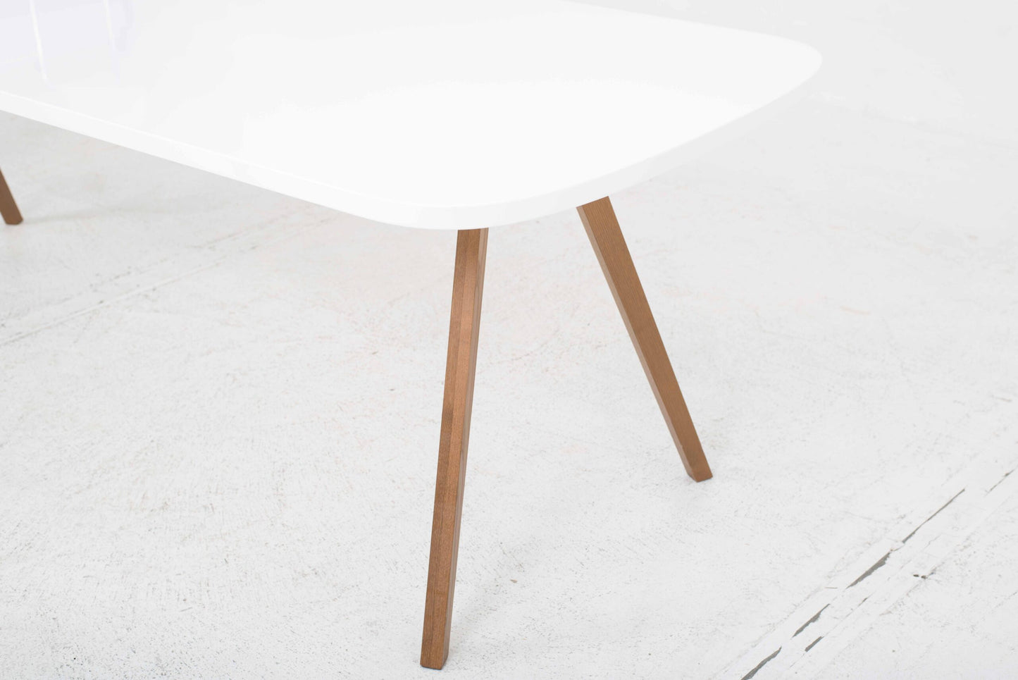 Table WOGG 43 par Jörg Boner pour WOGG