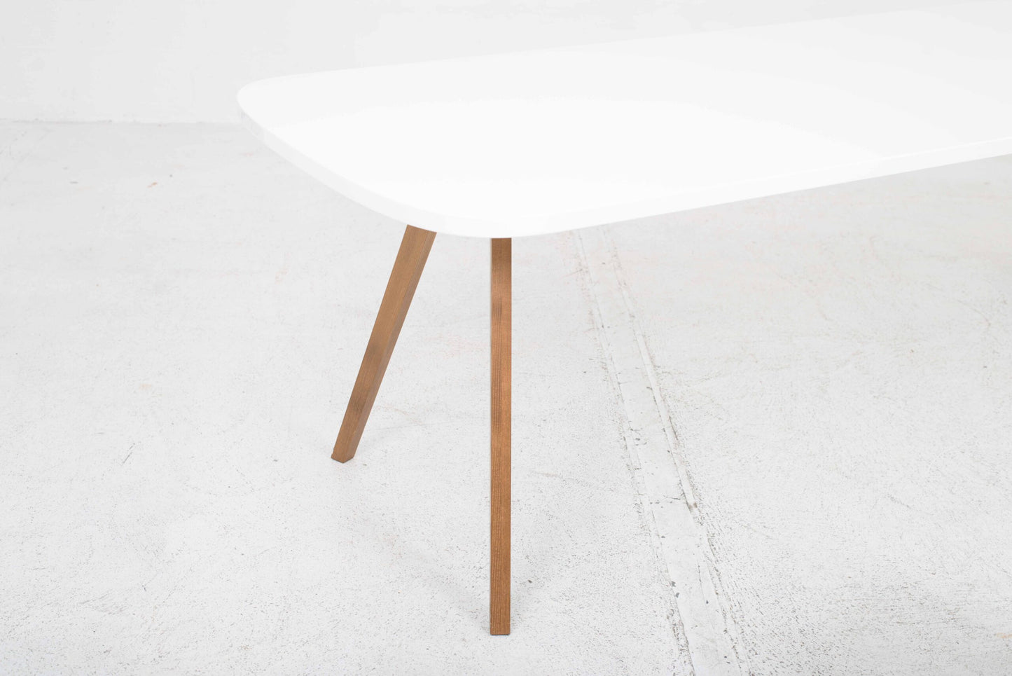 Table WOGG 43 par Jörg Boner pour WOGG