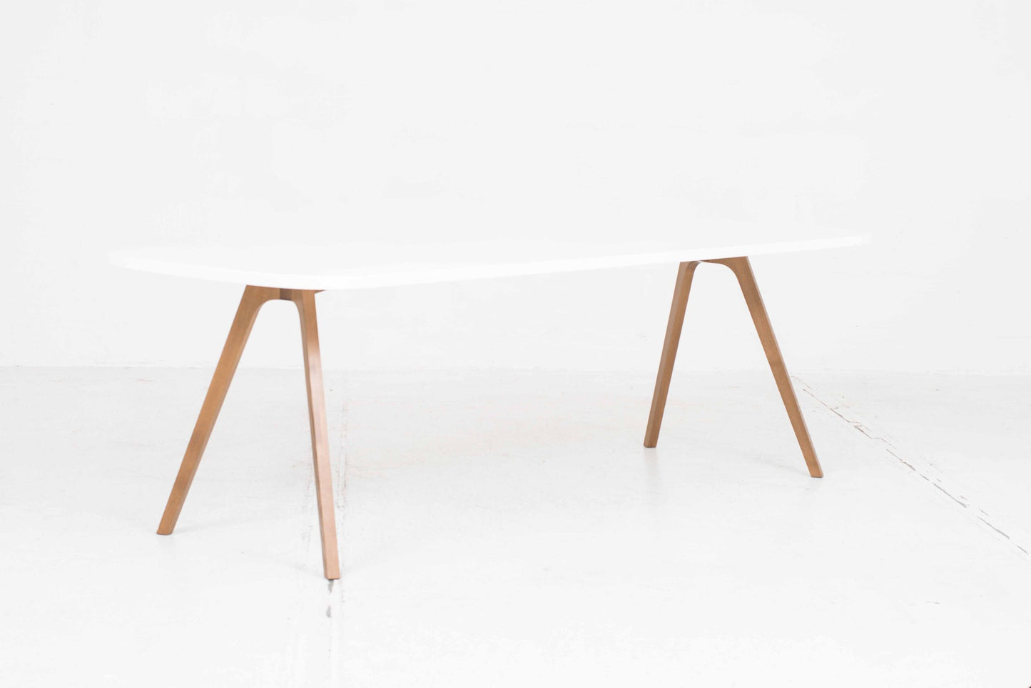 Table WOGG 43 par Jörg Boner pour WOGG