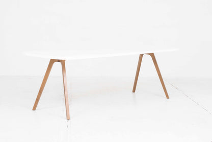 Table WOGG 43 par Jörg Boner pour WOGG