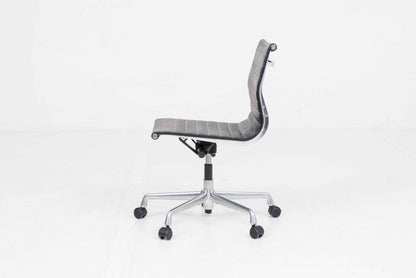 Vintage Bürostuhl EA 117 von Charles und Ray Eames für Vitra