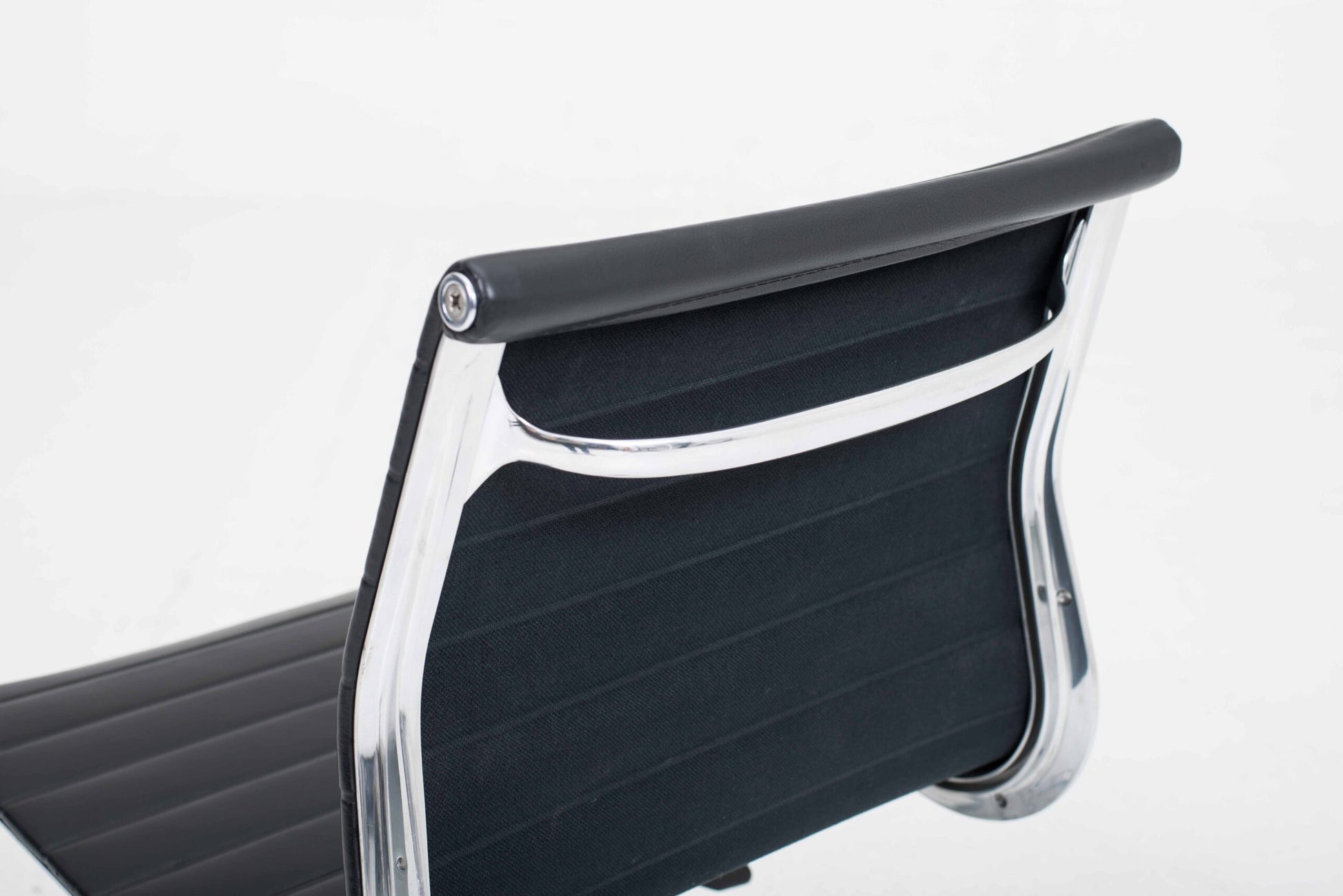 Vintage Bürostuhl EA 117 von Charles und Ray Eames für Vitra