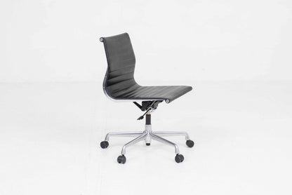 Vintage Bürostuhl EA 117 von Charles und Ray Eames für Vitra