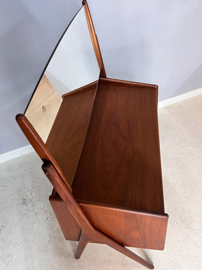 Coiffeuse vintage en teck avec miroir par Svend Aage Madsen