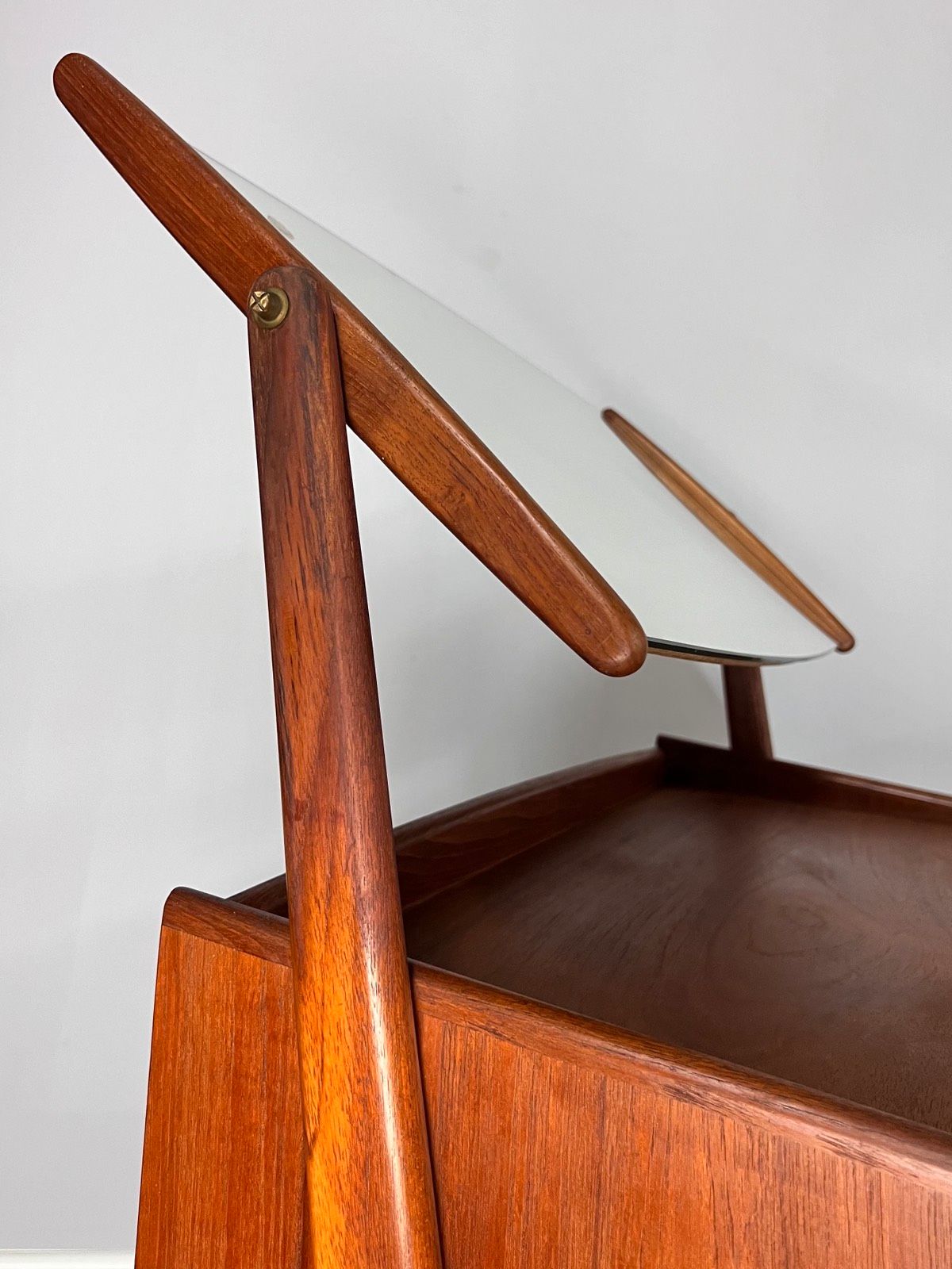 Coiffeuse vintage en teck avec miroir par Svend Aage Madsen