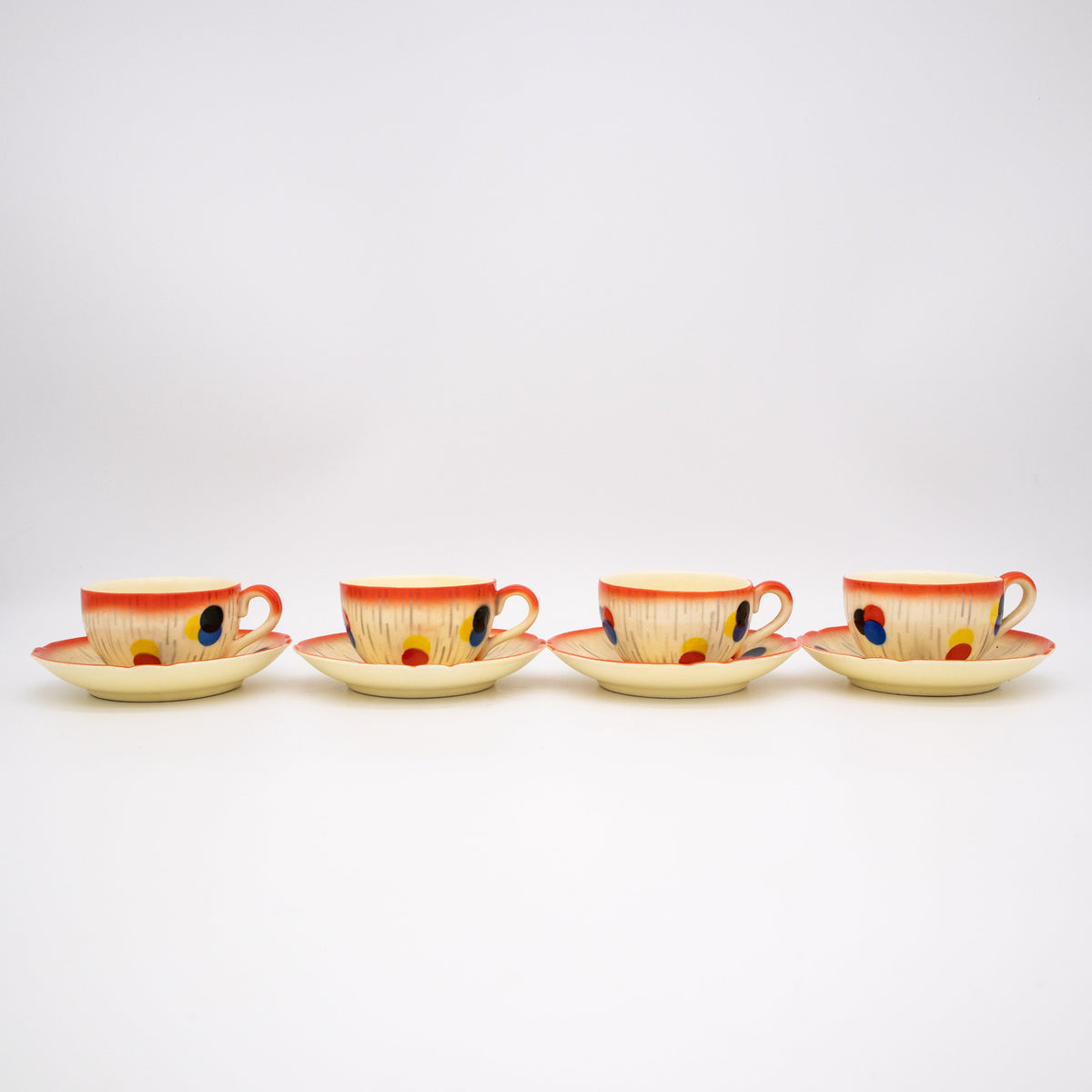 Art Deco Mokka Service, Tassen nebeneinander