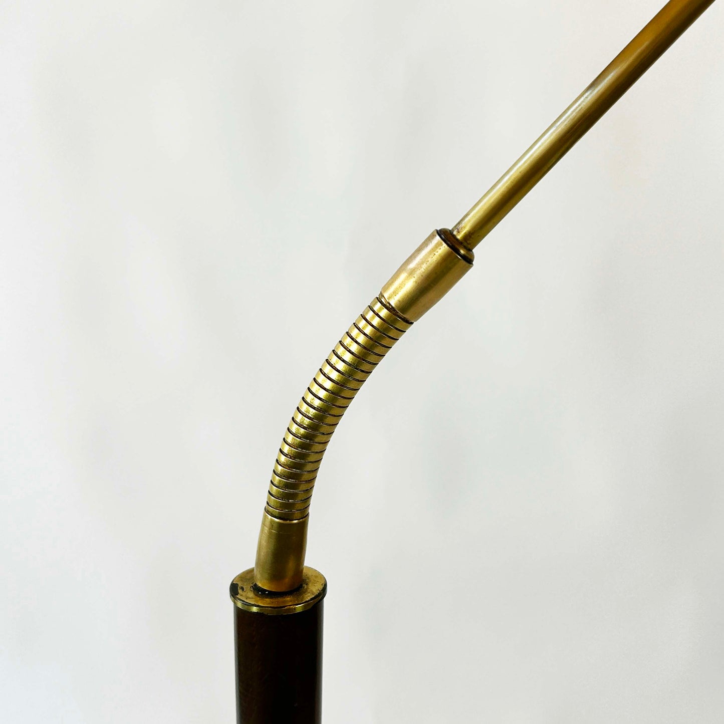 Vintage Stehlampe mit integriertem Beistelltisch