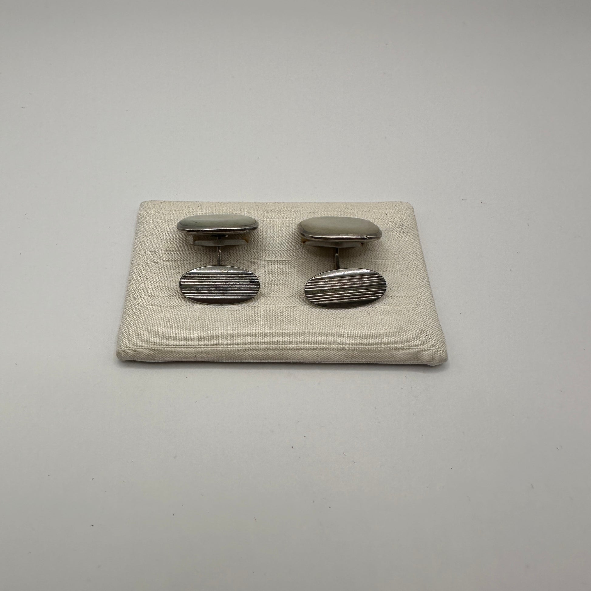 Vintage Manschettenknopf oval-quadratisch aus 835er Silber mit gestreifter Front