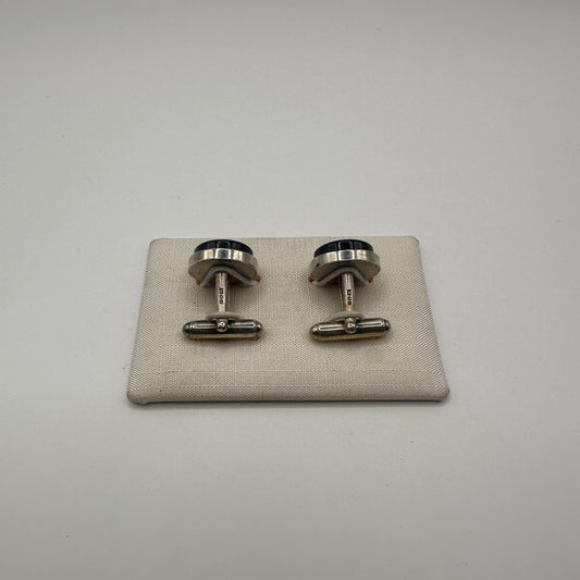 Vintage Manschettenknopf „SHIFT / LOCK“ von unbekannt für unbekannt mit Schreibmaschinen-Tasten