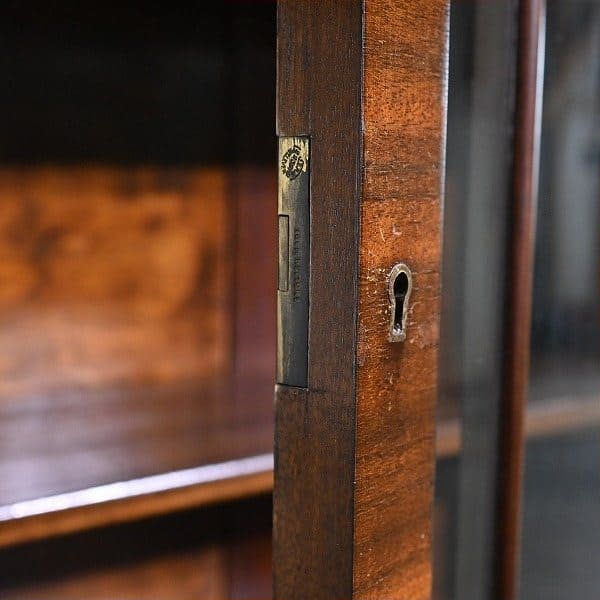 Vintage Bücherschrank mit Sekretär