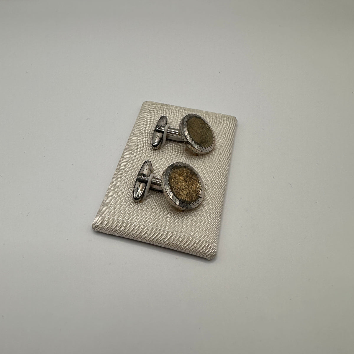 Vintage Manschettenknopf mit gewebtem Inlay aus 925er Silber, unmarkiert