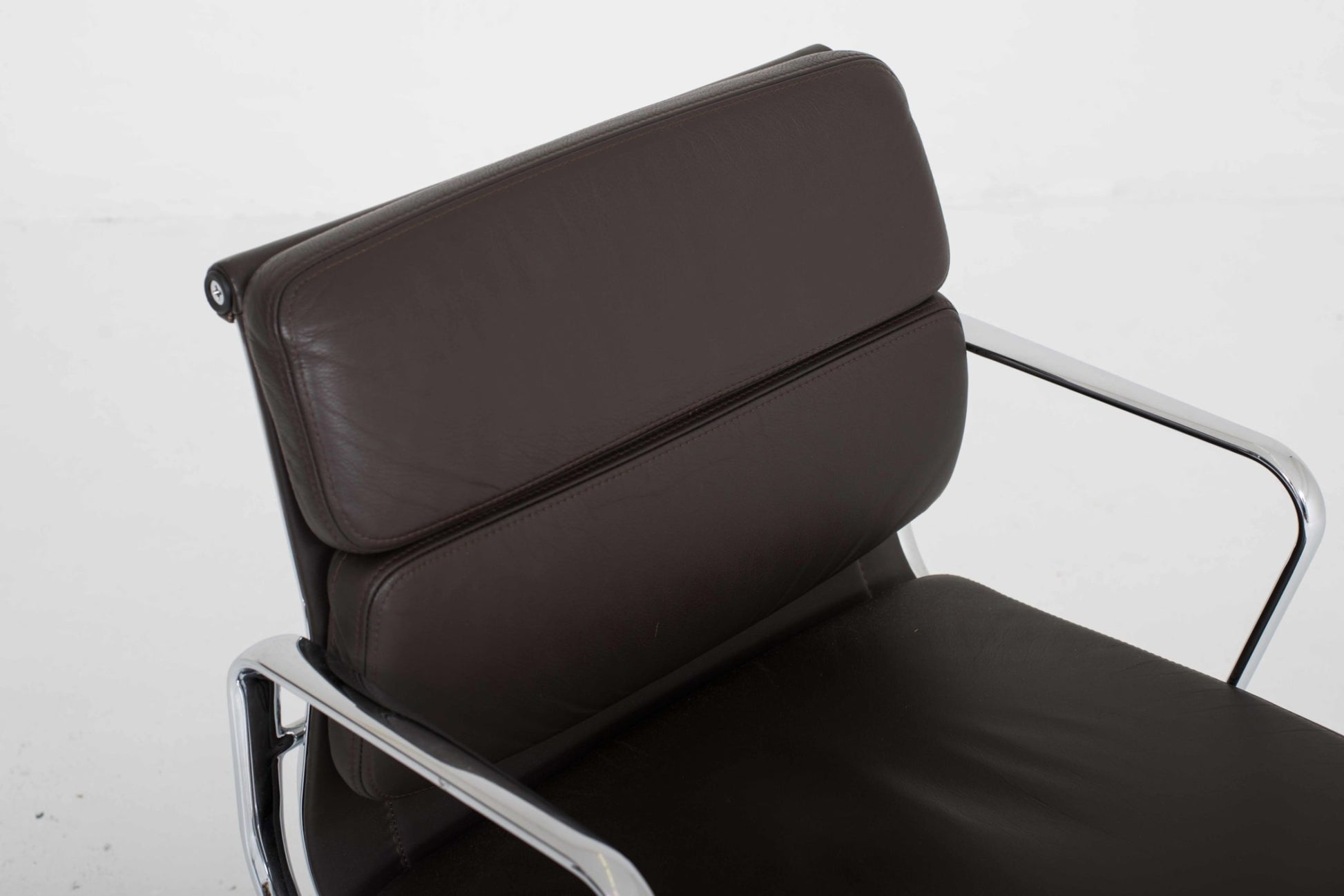 Vintage Bürostuhl EA 217 Soft Pad von Charles und Ray Eames für Vitra dunkelbraunes Leder