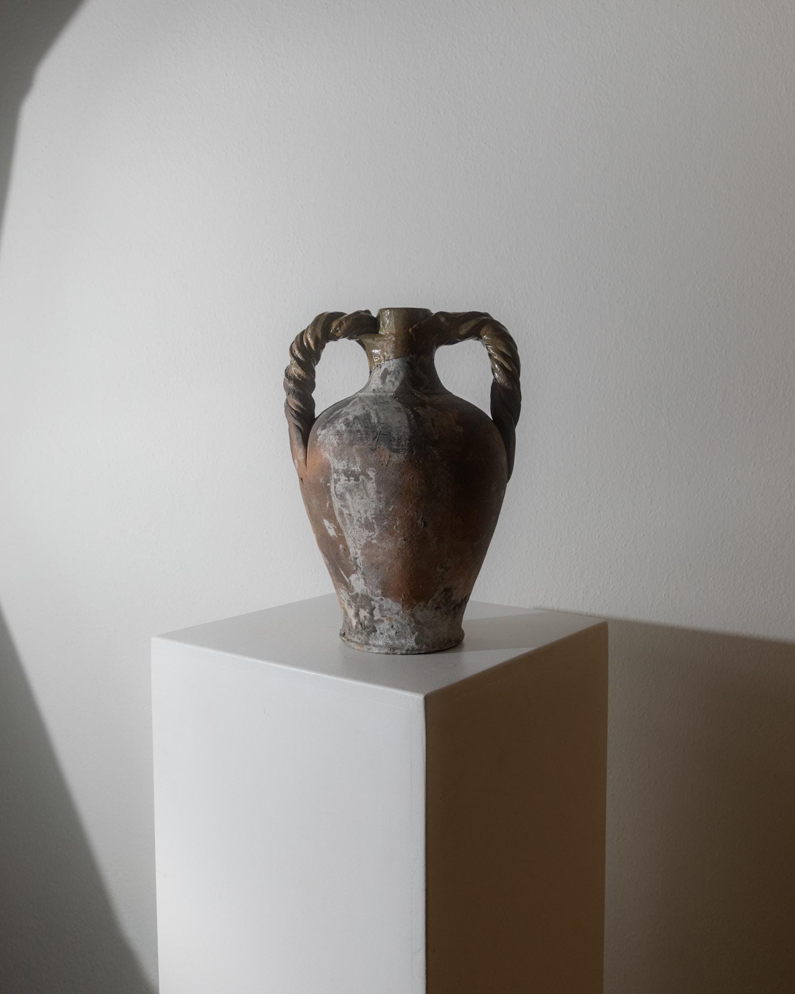 Vintage Amphore Terrakotta mit gedrehten Henkeln