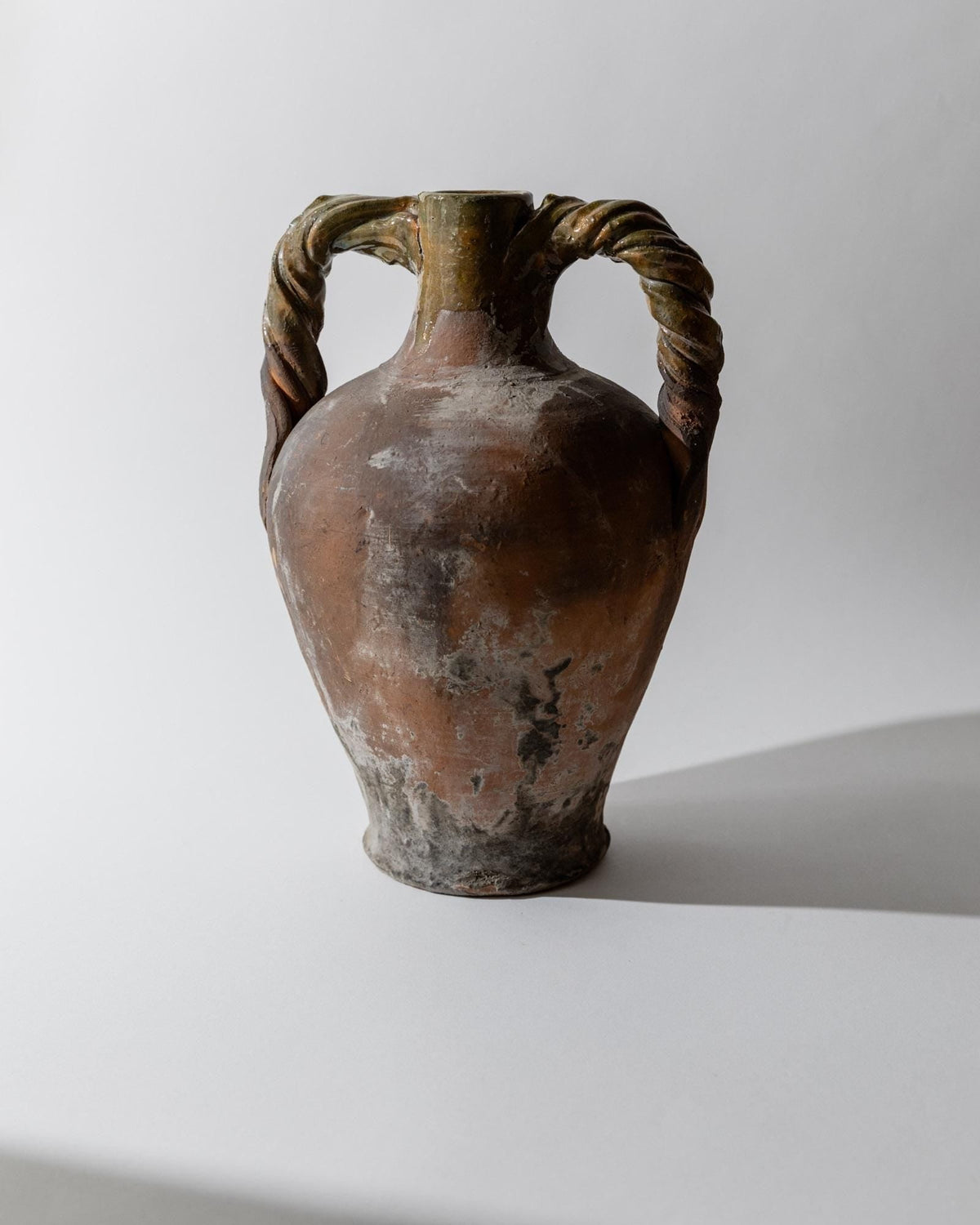 Vintage Amphore Terrakotta mit gedrehten Henkeln
