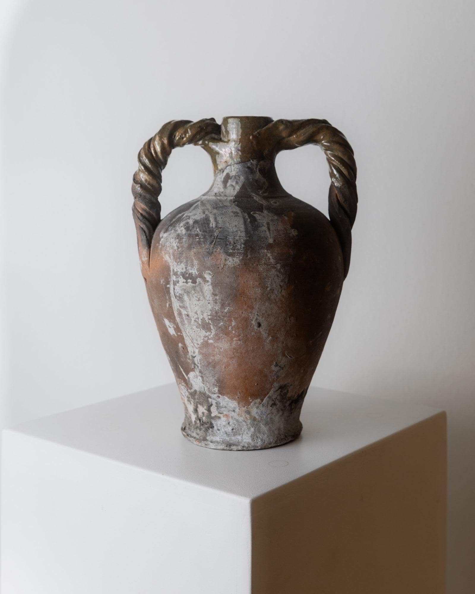 Vintage Amphore Terrakotta mit gedrehten Henkeln