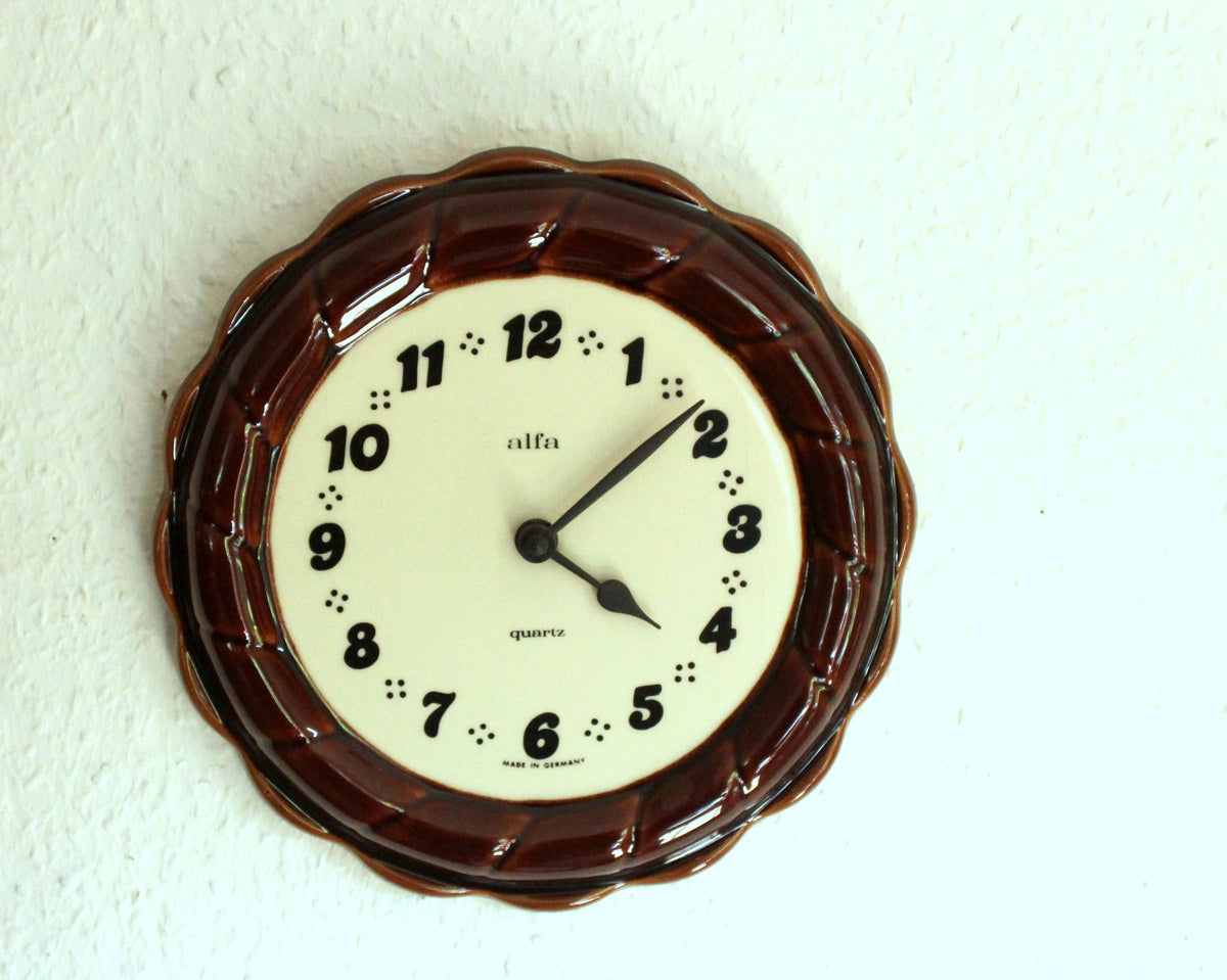 Vintage Keramik Wanduhr Guglhupf