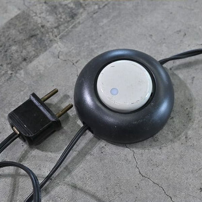 Vintage Stehlampe mit Rillenmuster und Dreibein
