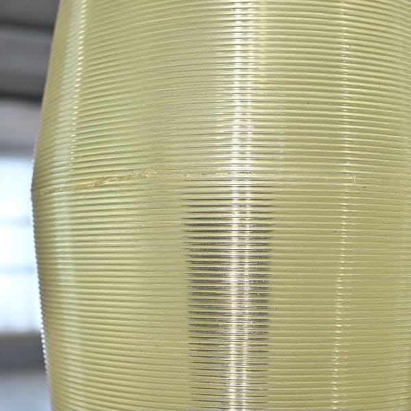 Vintage Stehlampe mit Rillenmuster und Dreibein