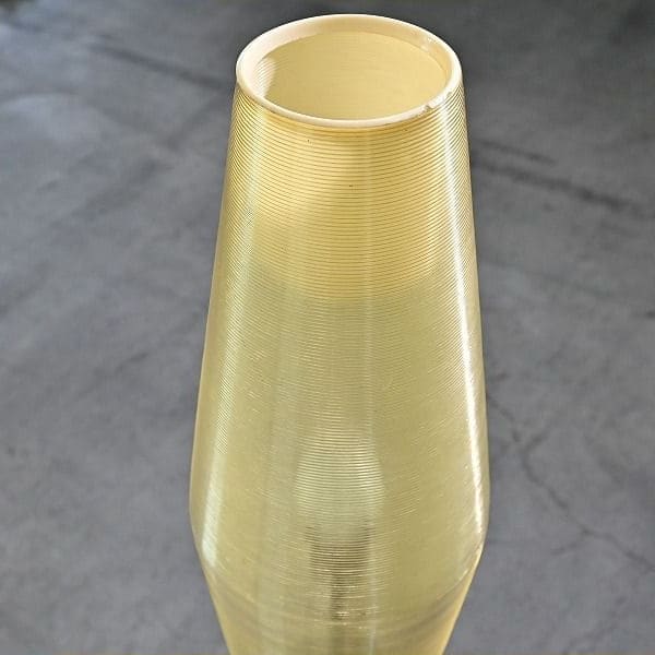 Vintage Stehlampe mit Rillenmuster und Dreibein