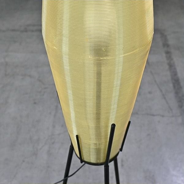 Vintage Stehlampe mit Rillenmuster und Dreibein