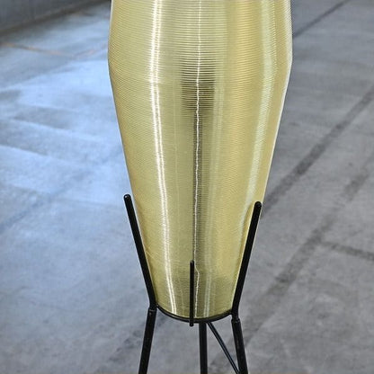 Vintage Stehlampe mit Rillenmuster und Dreibein
