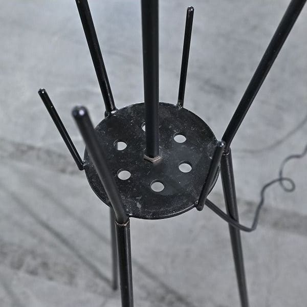 Vintage Stehlampe mit Rillenmuster und Dreibein