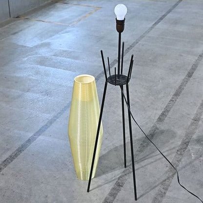 Vintage Stehlampe mit Rillenmuster und Dreibein
