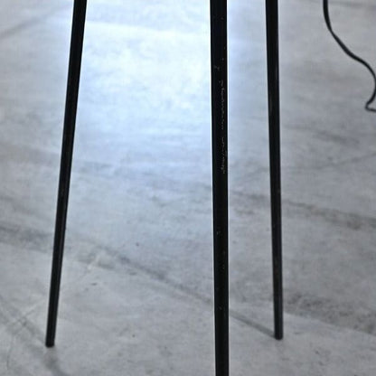 Vintage Stehlampe mit Rillenmuster und Dreibein