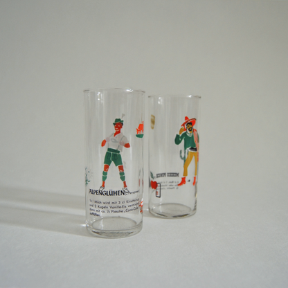 Vintage Glas mit Folklore Motiv und Cocktail Rezept