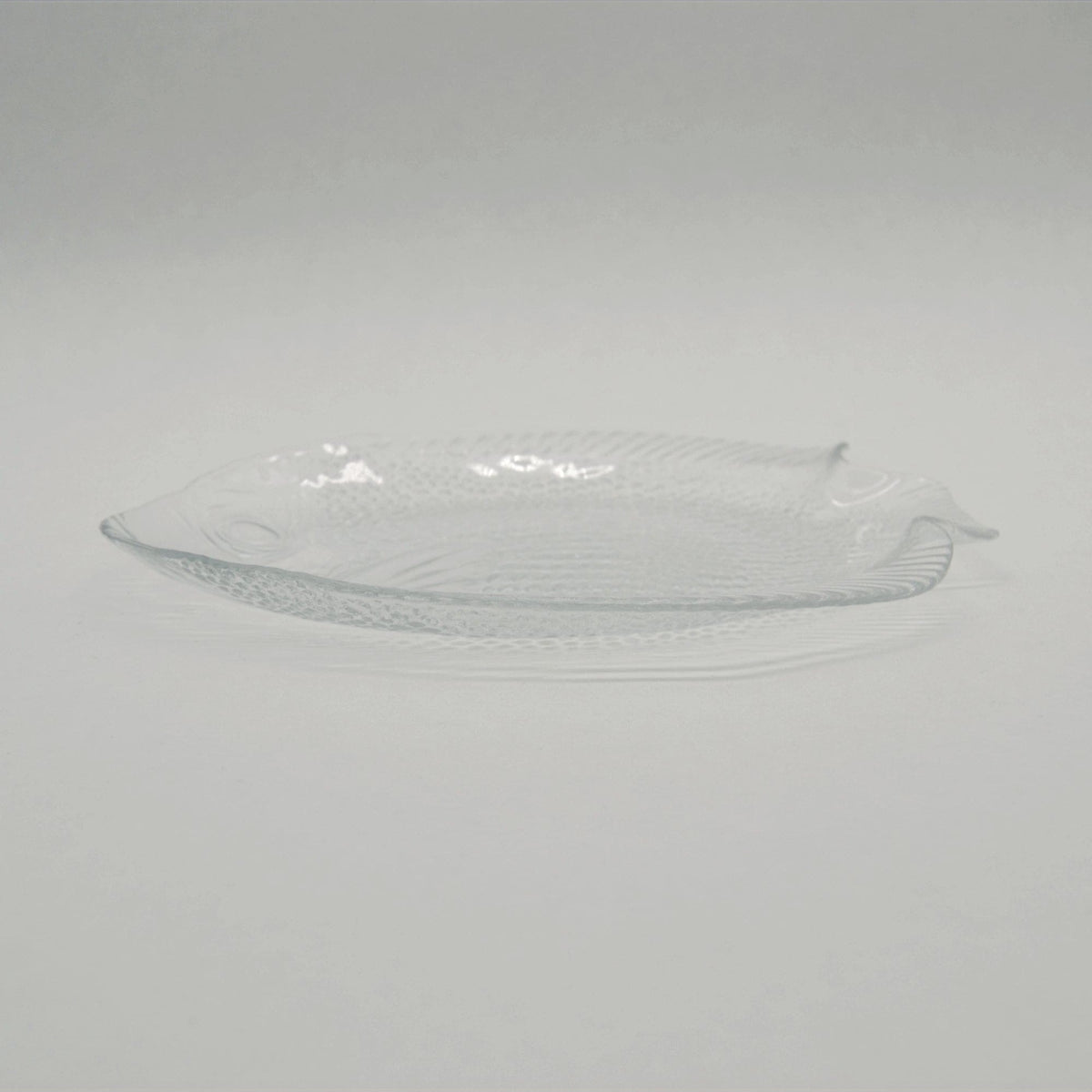 Assiette vintage "Poisson en verre" par Arcoroc