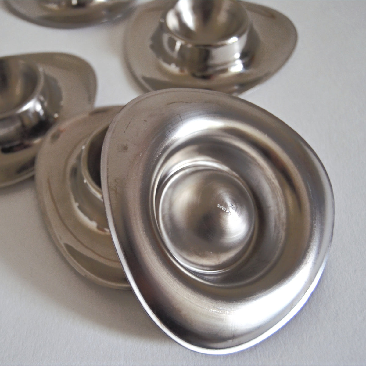 Vintage Eierbecher Edelstahl Dreiecksform