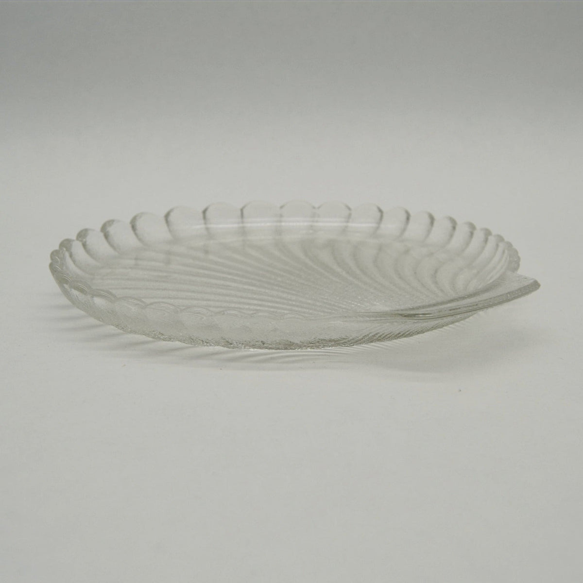 Assiette en verre vintage « Coquille » en verre texturé, 22 cm