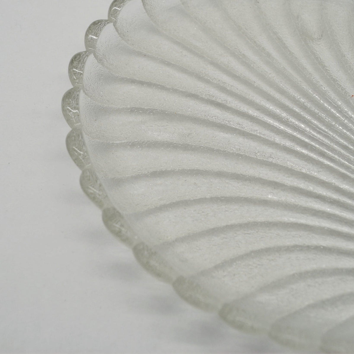 Assiette en verre vintage « Coquille » en verre texturé, 22 cm