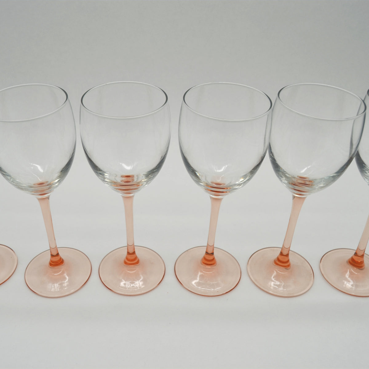 Verre à vin vintage à pied rose de Luminarc