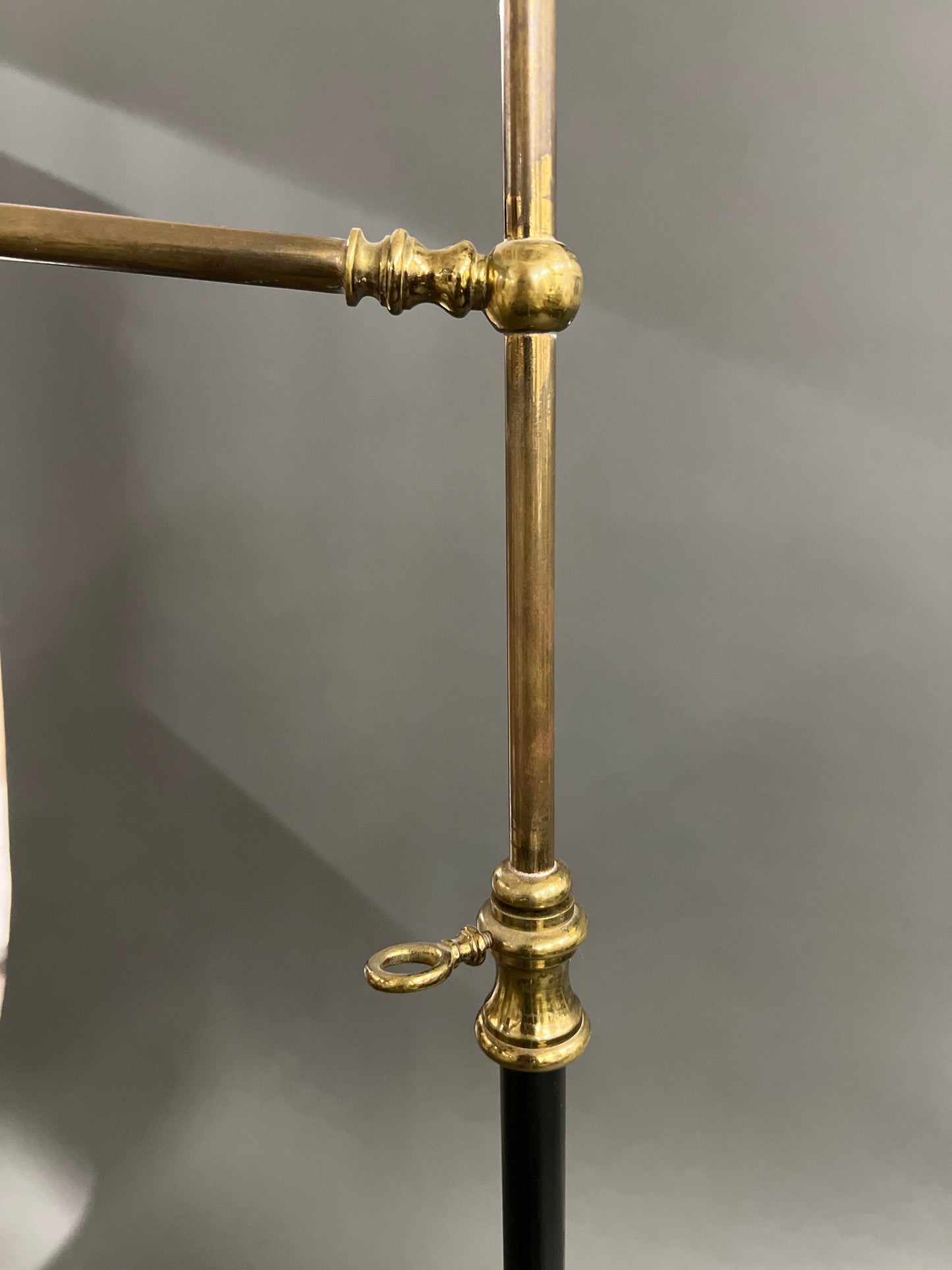 Lampadaire vintage de style antique